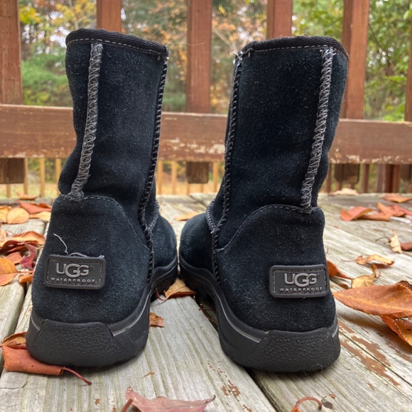 UGG Australia Girl's "Lynden" Black Suede Booties #1005566K US 5/ EU 35 - Picture 2 of 7